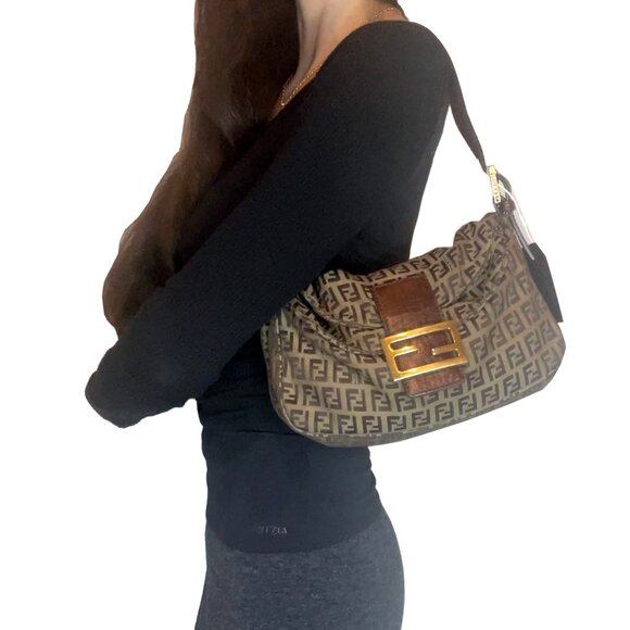 Authentic FENDI Mamma Zucca Zucchino Bucket Baguette Tan Gold Flap Bag Purse - Picture 2 of 15